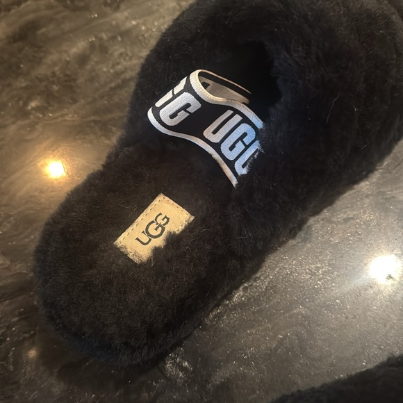 Ugg slippers size 8 - Picture 3 of 6